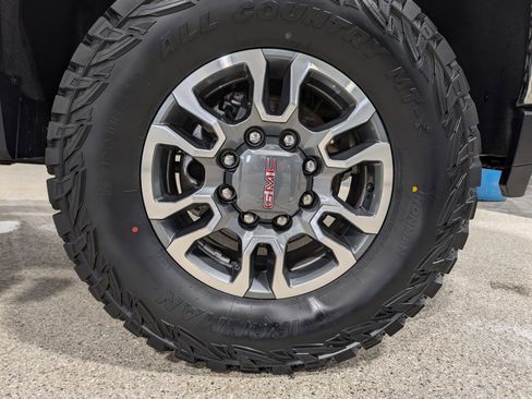 Used 2023 GMC Sierra 3500 SLT w/ SLT Preferred Package image 15