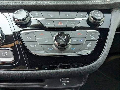 New 2026 Chrysler Pacifica Select image 21