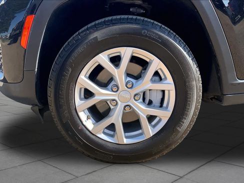 Used 2023 Jeep Grand Cherokee Limited AWD/4WD image 11