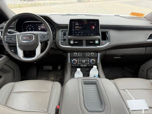 Used 2023 GMC Yukon XL SLT w/ SLT Premium Package AWD/4WD image 12