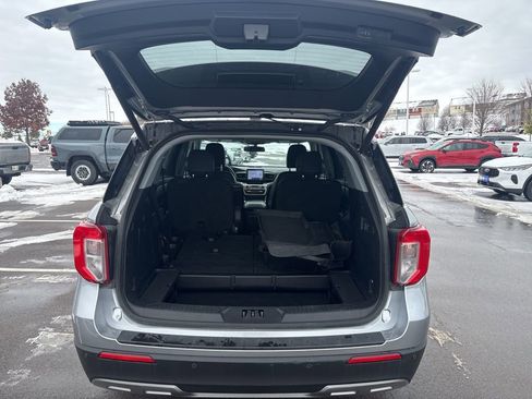 Used 2022 Ford Explorer XLT w/ Equipment Group 202A image 12