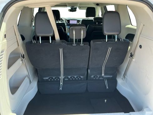 Used 2024 Chrysler Pacifica Touring-L FWD image 21
