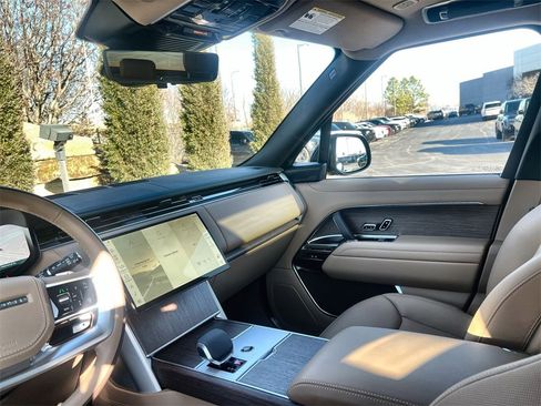New 2026 Land Rover Range Rover SE image 13