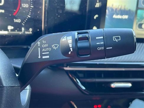 Used 2025 Nissan Kicks SR w/ SR Premium Package image 24