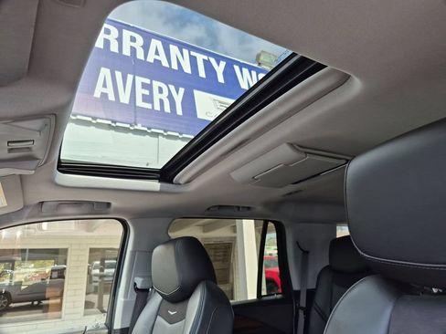 Used 2018 Cadillac Escalade Premium Luxury AWD/4WD image 11