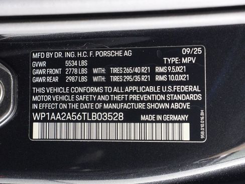 Certified 2026 Porsche Macan AWD/4WD image 19