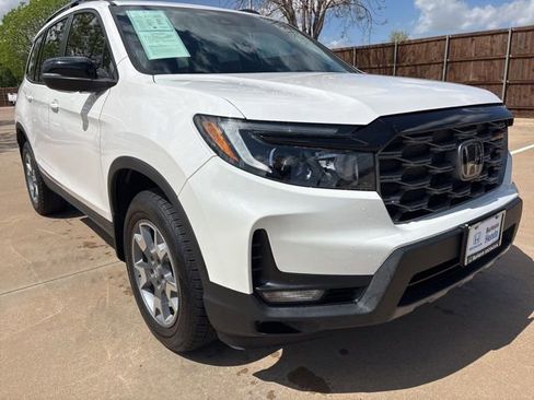 Used 2023 Honda Passport TrailSport image 2