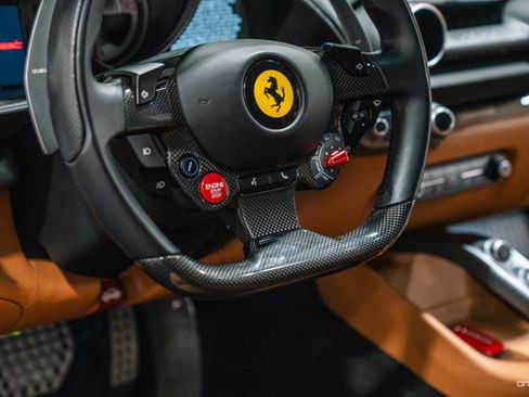 Used 2018 Ferrari 812 Superfast RWD image 19