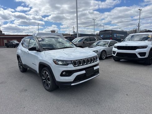 Used 2023 Jeep Compass Limited image 2
