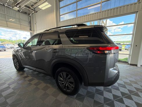 Used 2025 Nissan Pathfinder SV AWD/4WD image 4