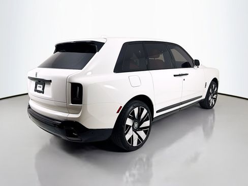 Certified 2025 Rolls-Royce Cullinan AWD/4WD image 2