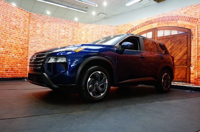 Used 2025 Nissan Rogue SV AWD/4WD image 2