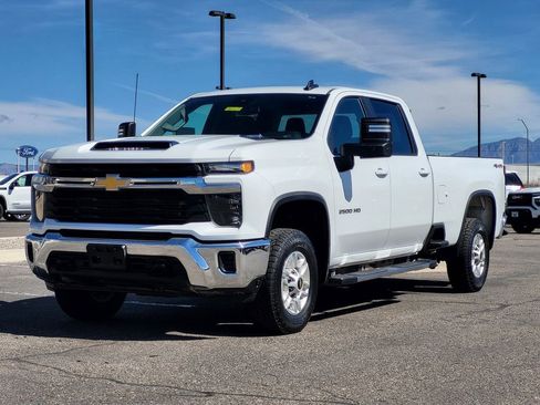 Used 2024 Chevrolet Silverado 2500 LT image 4