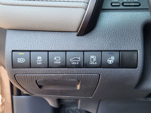 Used 2022 Toyota Camry XLE w/ Navigation Package FWD image 27