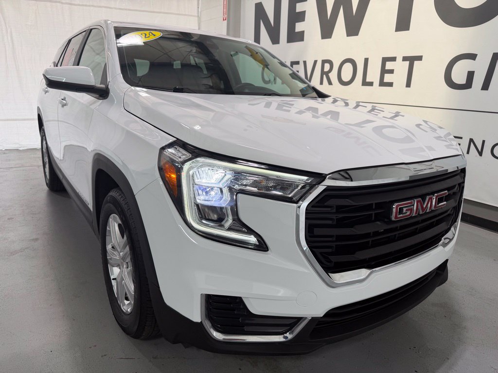 Used 2024 GMC Terrain SLE FWD image 37