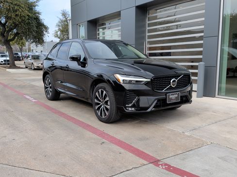 Used 2025 Volvo XC60 B5 Plus image 2