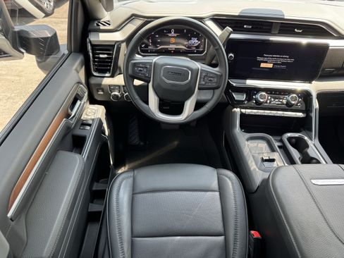 Used 2025 GMC Sierra 2500 Denali AWD/4WD image 14