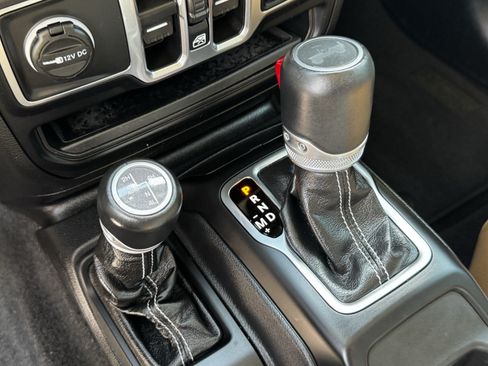 Used 2023 Jeep Wrangler Unlimited Sahara AWD/4WD image 21