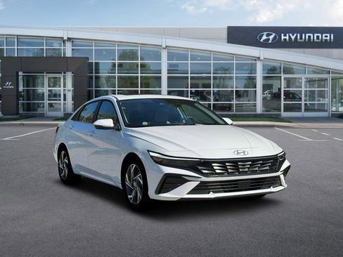 New 2026 Hyundai Elantra Limited FWD image 11