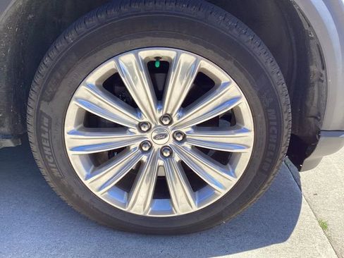Used 2021 Ford Explorer Limited w/ Hybrid Equipment Group 310A AWD/4WD image 8