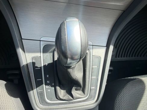 Used 2016 Volkswagen Golf S FWD image 26