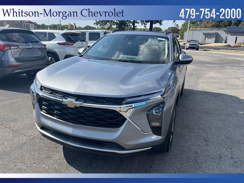 New 2026 Chevrolet Trax LT w/ LT Convenience Package FWD image 2