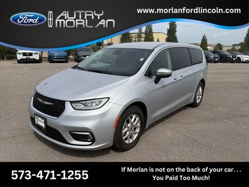 Used 2023 Chrysler Pacifica Touring-L FWD image 1