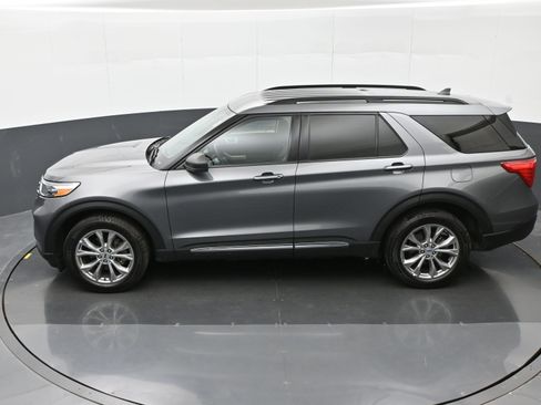 Used 2023 Ford Explorer XLT w/ Equipment Group 202A AWD/4WD image 37