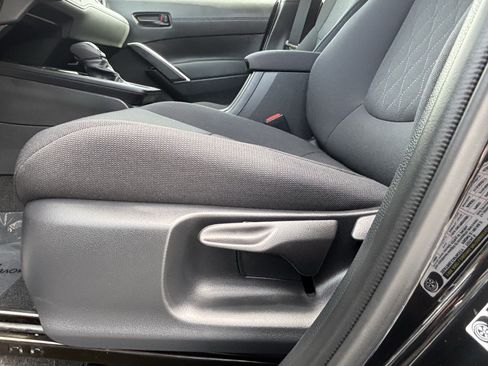 Used 2026 Toyota Corolla Cross LE w/ Moonroof Package FWD image 15