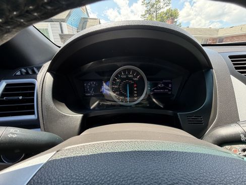 Used 2013 Ford Explorer XLT FWD image 17