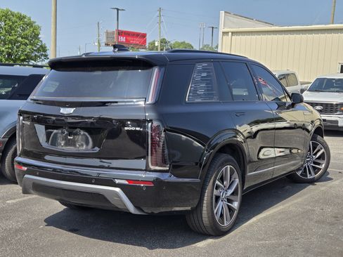Used 2026 Cadillac Vistiq Sport w/ LPO, Floor Liner Package AWD/4WD image 4