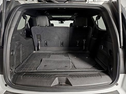 Used 2021 Chevrolet Suburban LT RWD image 30