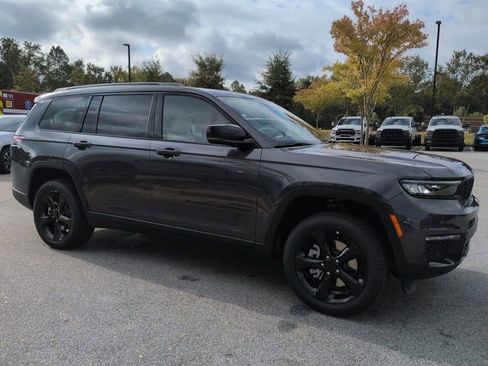New 2025 Jeep Grand Cherokee L Limited w/ Luxury Tech Group II RWD image 2
