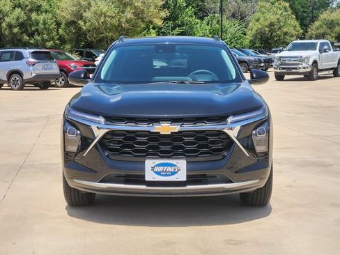 Used 2024 Chevrolet Trax LT FWD image 2