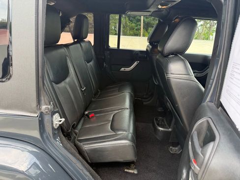 Used 2017 Jeep Wrangler Unlimited Rubicon image 41