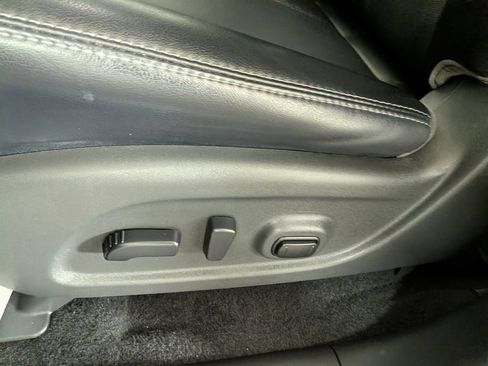 Used 2019 Nissan Pathfinder SL AWD/4WD image 18