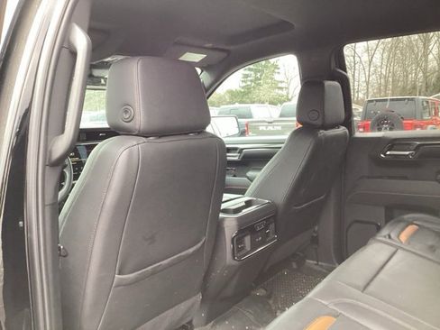Used 2024 GMC Sierra 1500 AT4 w/ Technology Package image 17