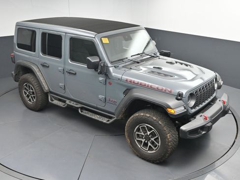 Used 2025 Jeep Wrangler Unlimited Rubicon w/ Convenience Group image 32