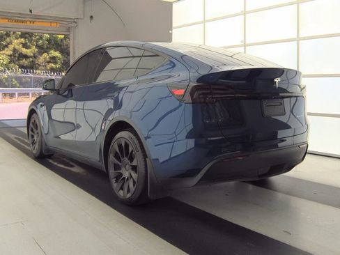 Used 2023 Tesla Model Y Long Range AWD/4WD image 5