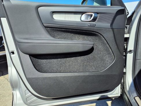 Used 2025 Volvo XC40 B5 Core w/ Protection Package Premier image 23