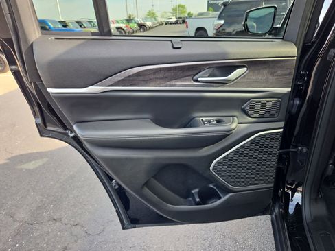 Used 2022 Jeep Grand Cherokee Limited 4xe w/ Luxury Tech Group II image 16