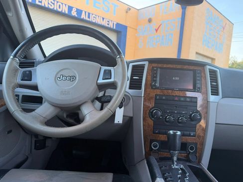 Used 2010 Jeep Grand Cherokee Limited w/ Trailer Tow Group IV RWD image 14