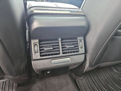 Used 2020 Land Rover Range Rover Evoque R-Dynamic SE image 18