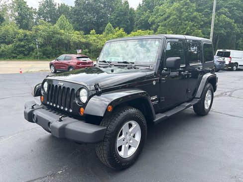 Used 2007 Jeep Wrangler Unlimited Sahara w/ Trailer Tow Group AWD/4WD image 3