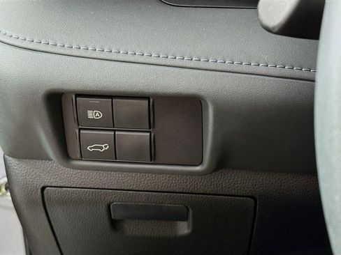 Used 2022 Toyota Highlander XLE AWD/4WD image 10