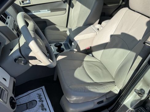 Used 2010 Mercury Mariner V6 AWD 4dr SUV image 10