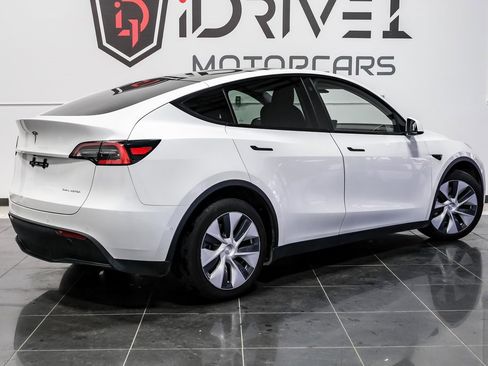 Used 2021 Tesla Model Y Long Range image 10