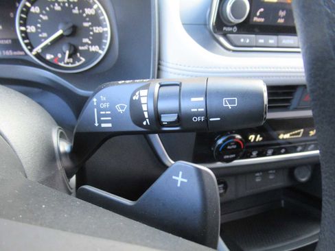 Used 2024 Nissan Rogue SV image 28