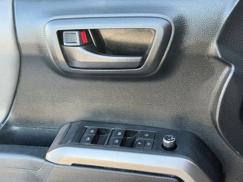 Used 2016 Toyota Tacoma SR5 image 23