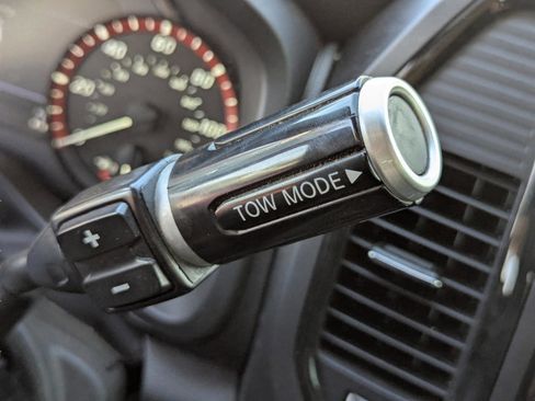 Used 2024 Nissan Titan PRO-4X w/ Pro-4x Convenience Package image 40